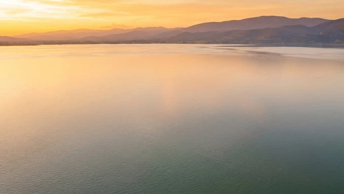 The medieval Rocca del Leone fortress overlooking the beautiful waters of Lake Trasimeno in Umbria.